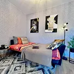 New Stylish Center Apartment